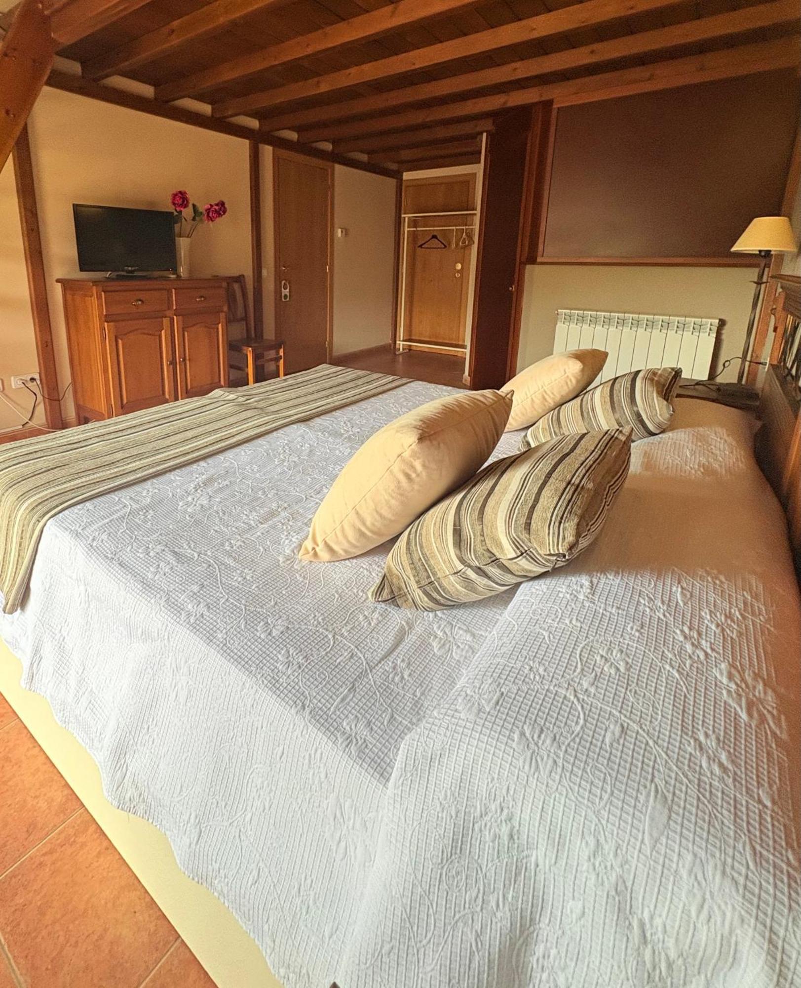 Hotel Guara Inluka Las Almunias Екстериор снимка