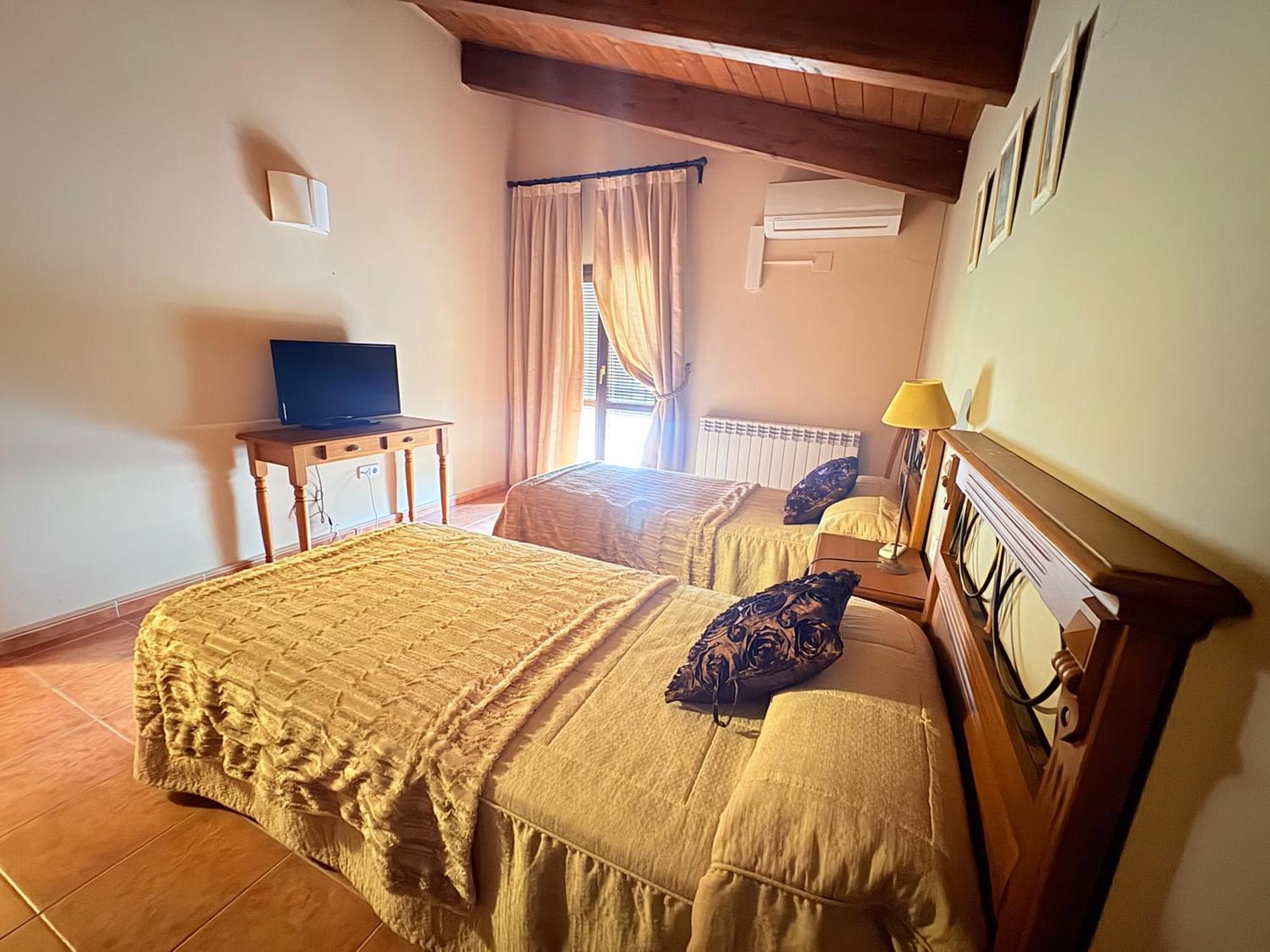 Hotel Guara Inluka Las Almunias Стая снимка