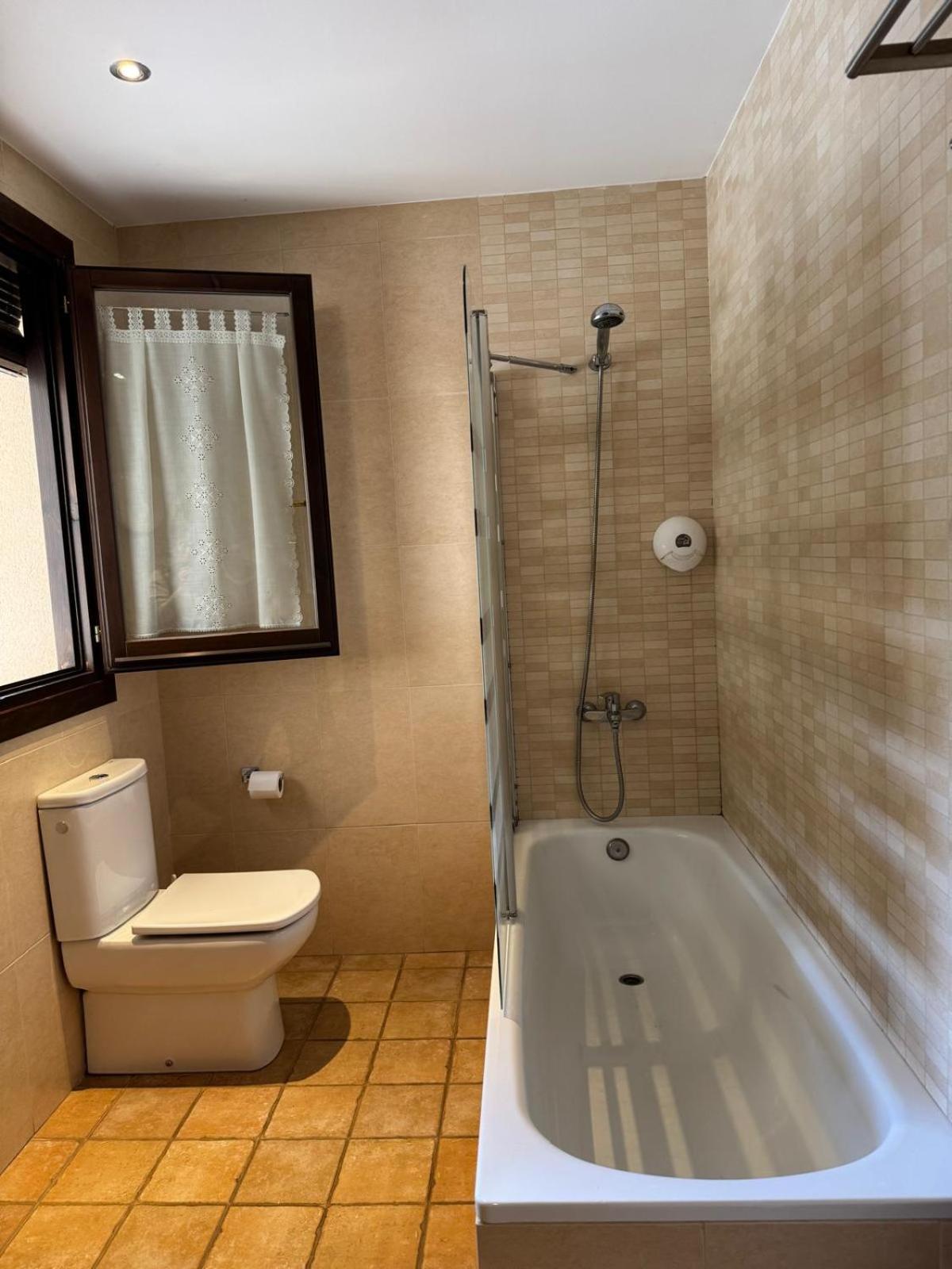 Hotel Guara Inluka Las Almunias Екстериор снимка