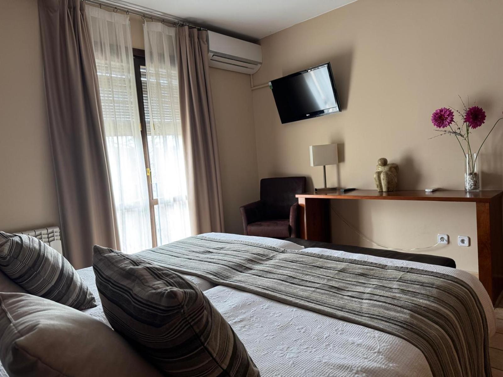 Hotel Guara Inluka Las Almunias Екстериор снимка
