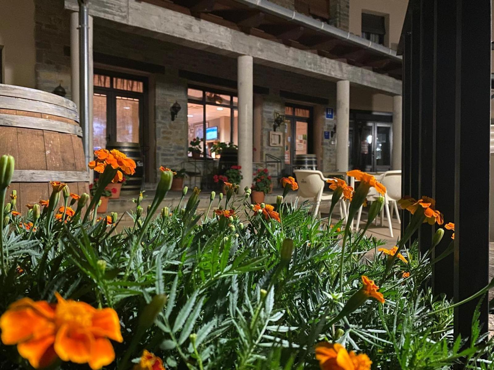 Hotel Guara Inluka Las Almunias Екстериор снимка