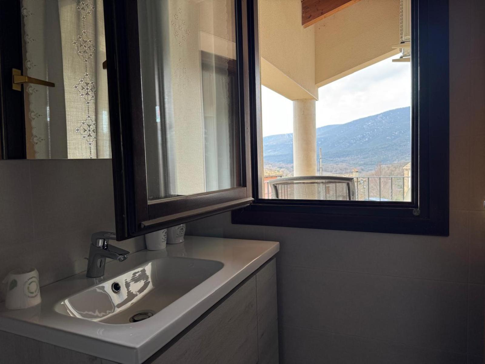 Hotel Guara Inluka Las Almunias Екстериор снимка