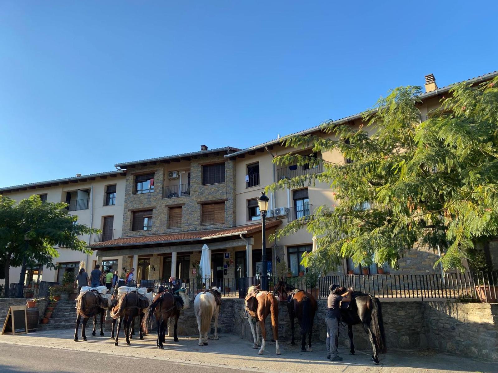 Hotel Guara Inluka Las Almunias Екстериор снимка
