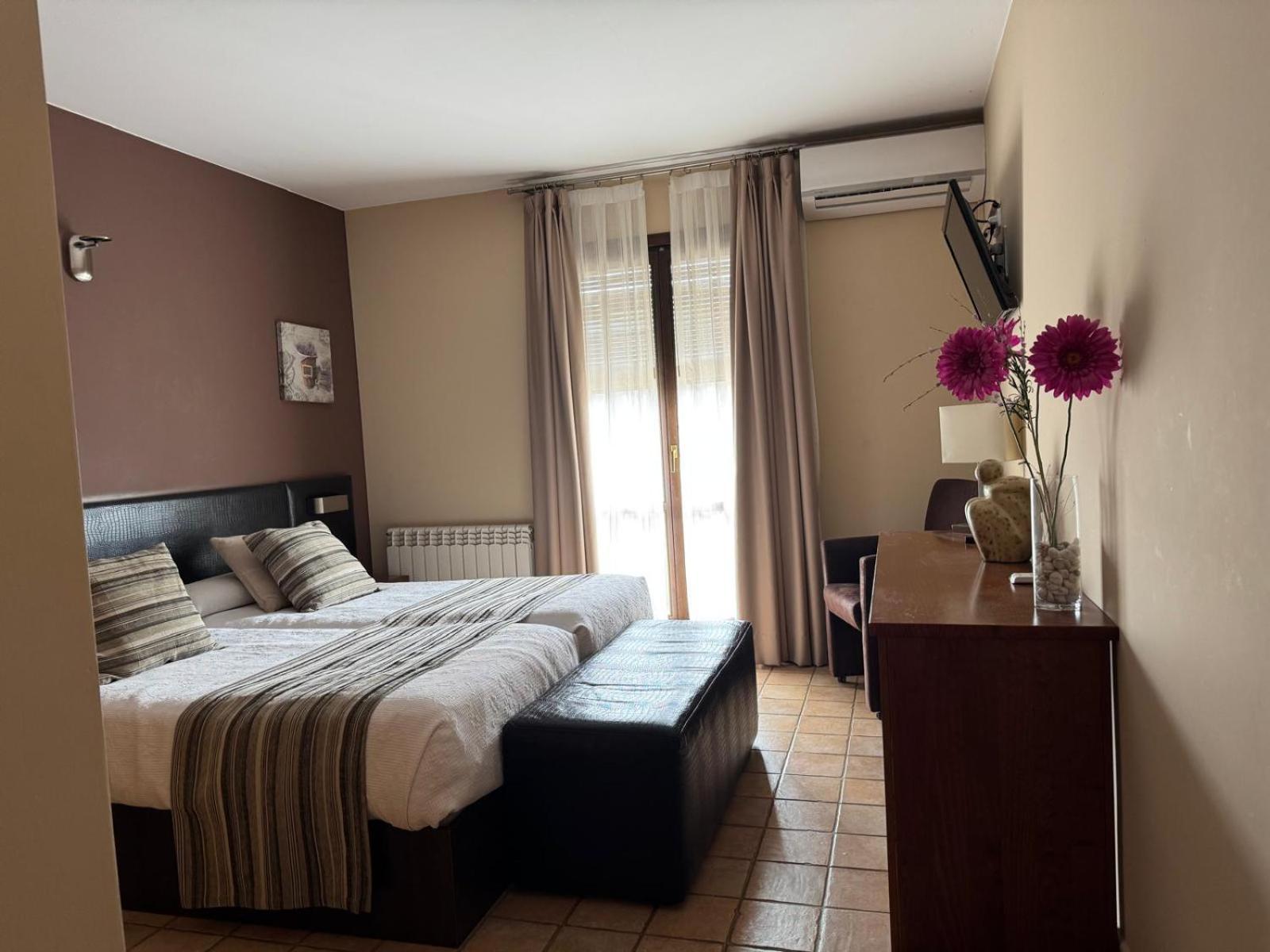 Hotel Guara Inluka Las Almunias Стая снимка