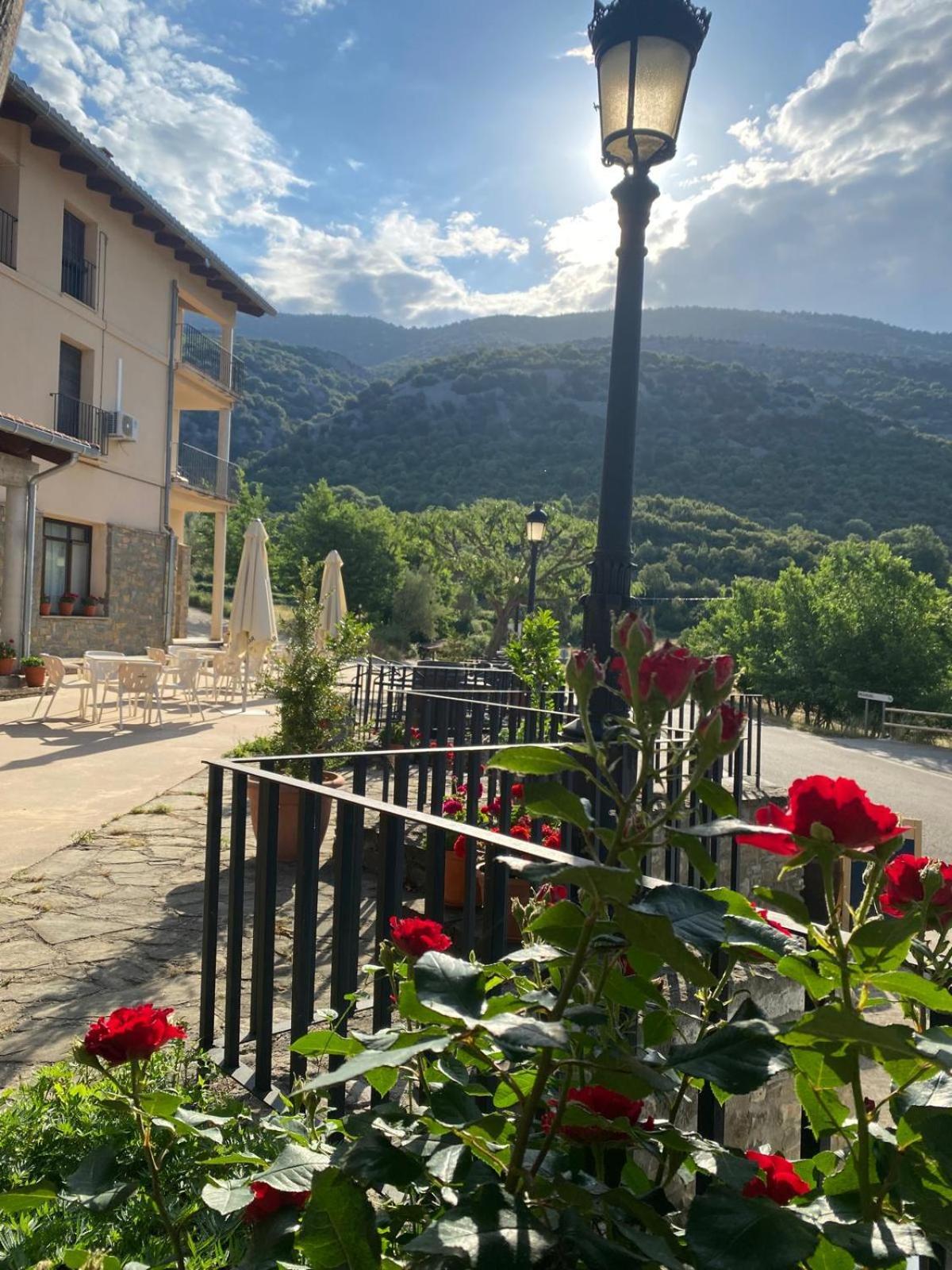 Hotel Guara Inluka Las Almunias Екстериор снимка