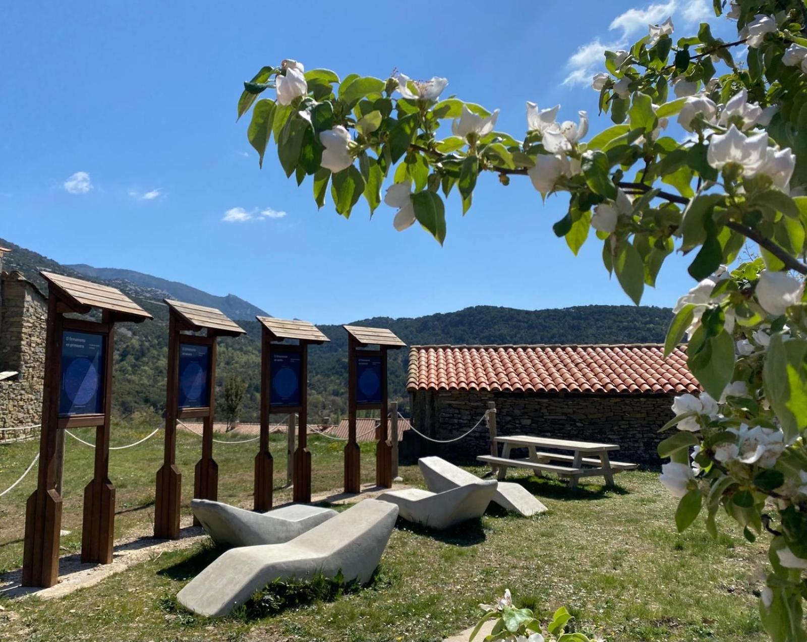 Hotel Guara Inluka Las Almunias Екстериор снимка
