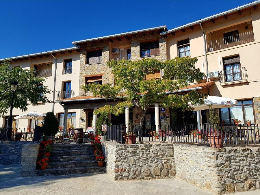 Hotel Guara Inluka Las Almunias Екстериор снимка
